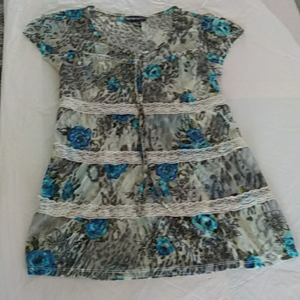 Blouse sheer with lace.  00